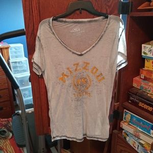 Mizzou light grey v-neck t-shirt size XL